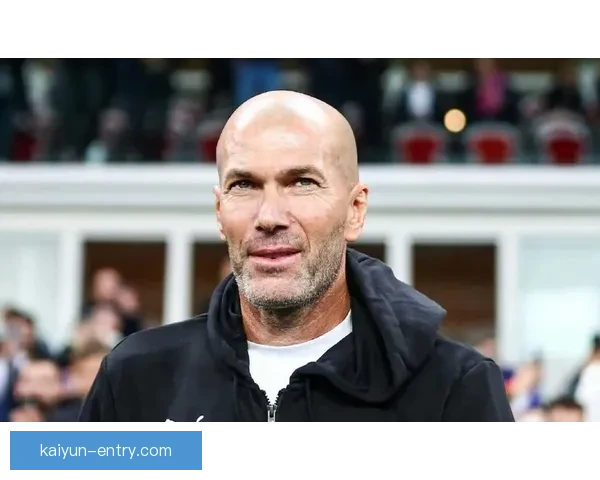 齐达内执教成功因素分析：战术灵活与球员管理能力显著提升